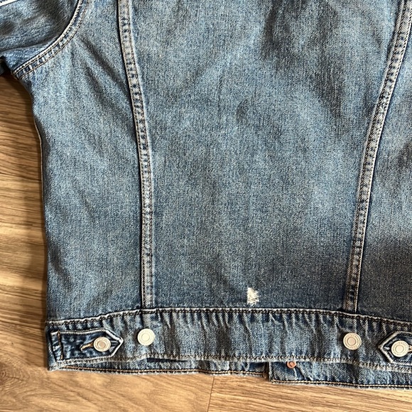 LUCKY Brand Women’s TOMBOY Trucker Lightly Distressed Jean Jacket - Picture 13 of 14